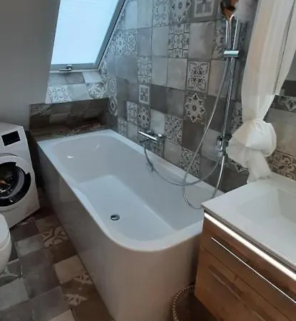 Διαμέρισμα Maisonettwohnung Mit Gartenzugang *